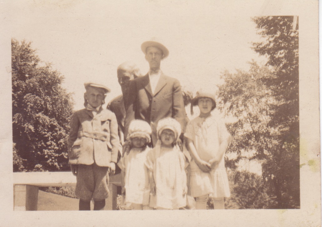 John Keyzer Family - John Ball Zoo Statue c. 1929 a